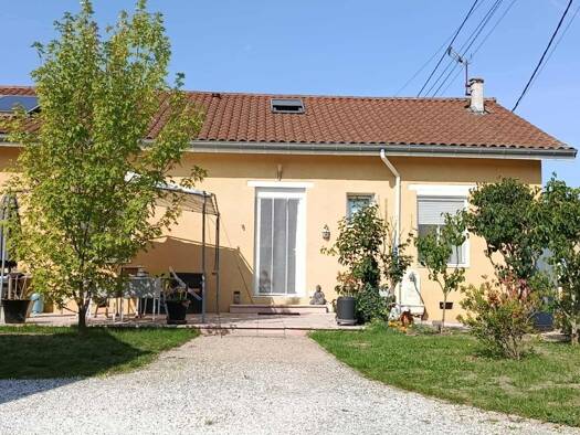 Maison à vendre 292 000 € 8 pièces 7 chambres 154 m² 900 m² de terrain Bourg Nord Veauche 42340