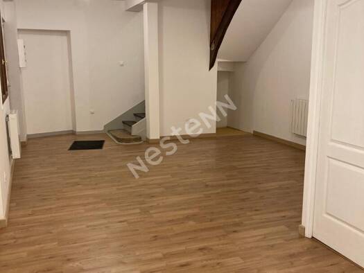 Local commercial à vendre 175 200 € 72 m² de surface de vente Centre Ville Pontoise 95300