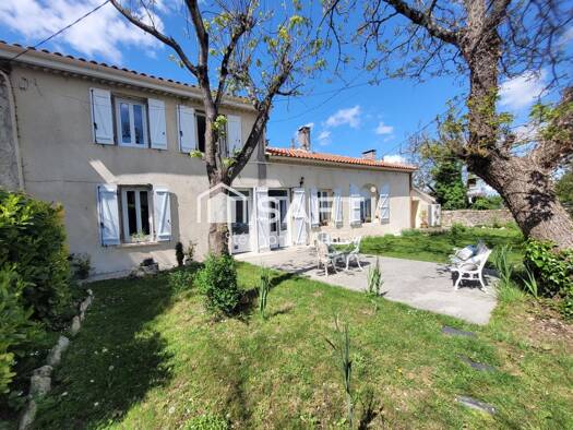 Maison à vendre 188 495 € 5 pièces 2 chambres 105 m² 675 m² de terrain Saint-Estèphe 33180