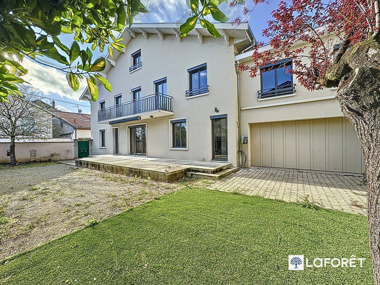 Maison 9 pièces 269 m² · à Miribel · 269 m² · 2 028 €