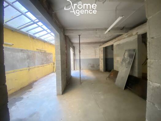 Entrepôt à louer 310 € 76,1 m² d'espace de stockage Centre-Historique Romans-sur-Isère 26100