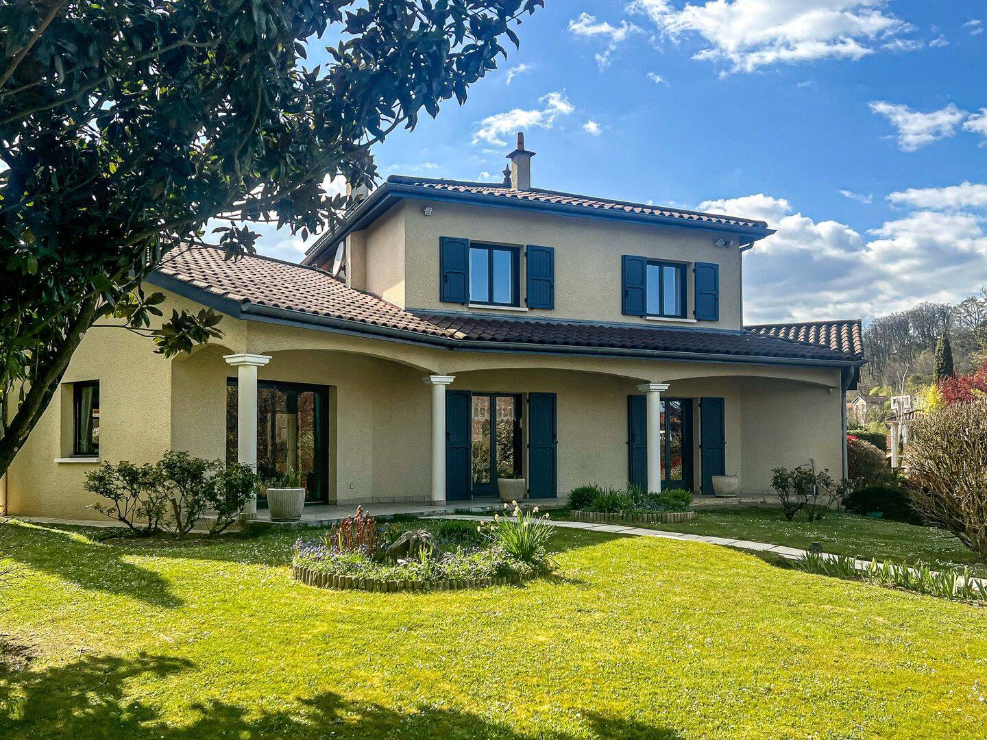 Maison 9 pièces 239 m² · à Tassin-la-Demi-Lune · 239 m² · 850 000 €
