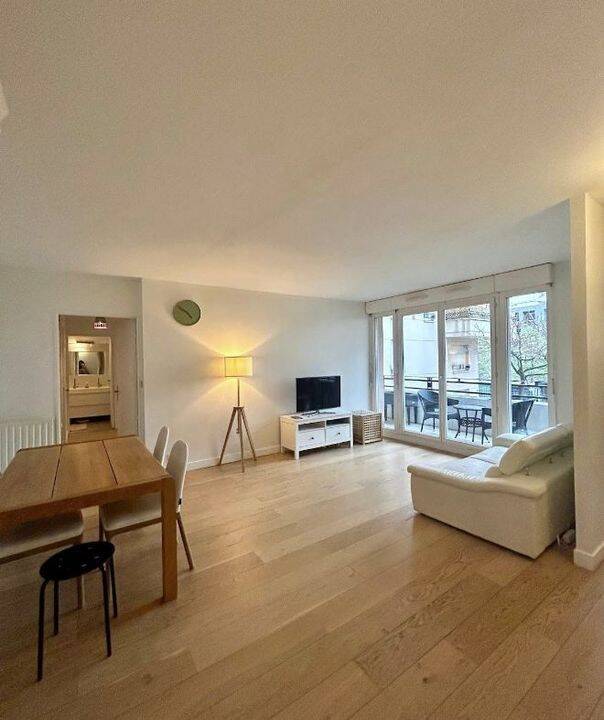 Appartement 3 pièces 68 m² · à Courbevoie · 68 m² · 2 250 €