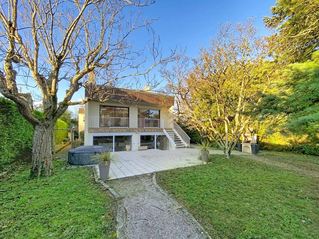 Maison 5 pièces 256 m² · à Joué-lès-Tours · 256 m² · 449 350 €