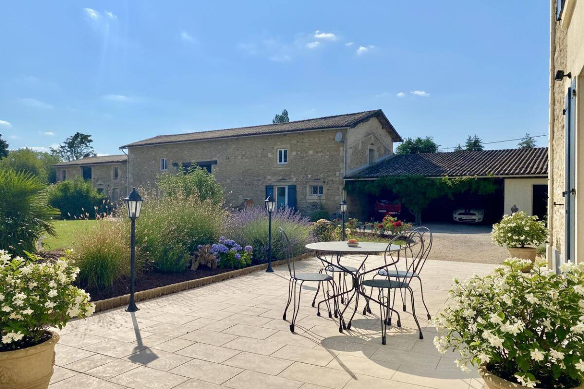 Maison 6 pièces 210 m² · à Saint-Maixent-l'École · 210 m² · 299 500 €