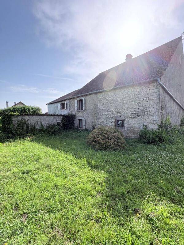 Maison 3 pièces 300 m² · à Saint-Didier · 300 m² · 142 500 €