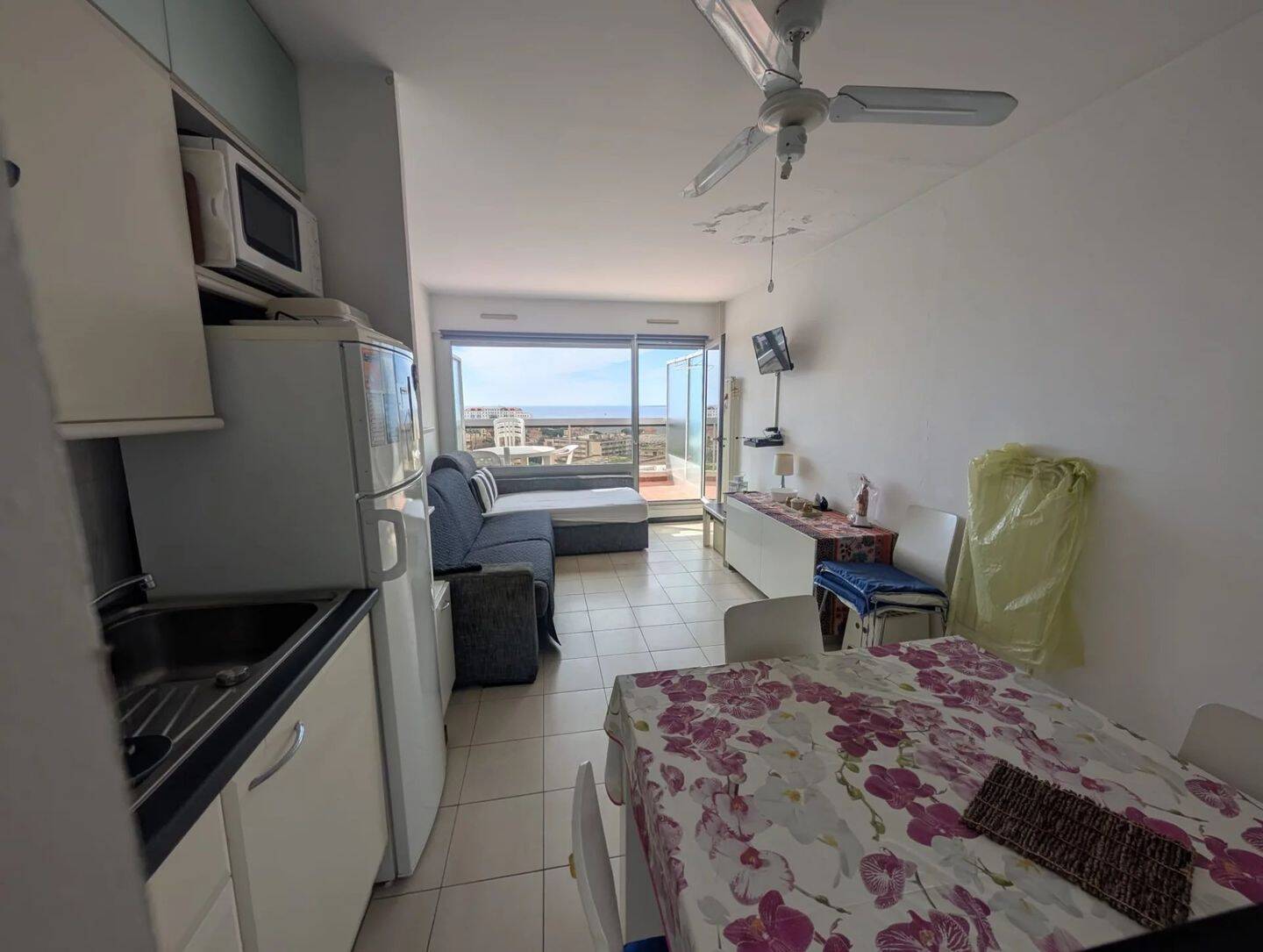 Appartement 1 pièce 27 m² · à Antibes · 27 m² · 750 €