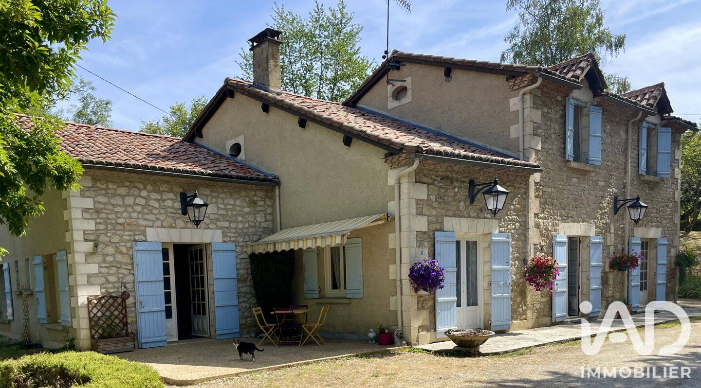 Maison 9 pièces 260 m² · à Thiviers · 260 m² · 249 000 €