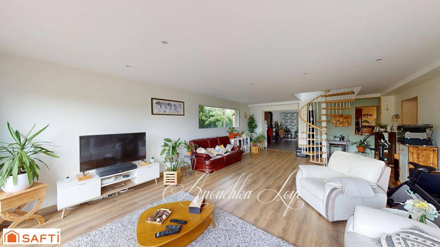 Maison 9 pièces 218 m² · à Toulenne · 218 m² · 390 000 €