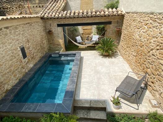 Maison à vendre 670 000 € 6 pièces 4 chambres 215 m² 49 m² de terrain Grans 13450