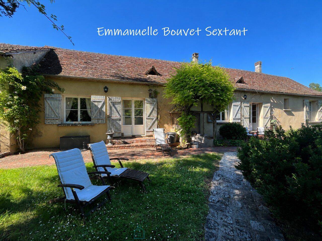 Maison 11 pièces 319 m² · à Mouleydier · 319 m² · 495 600 €