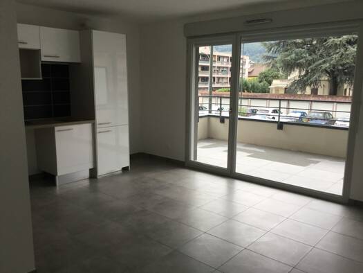 Appartement à louer 641 € 2 pièces 1 chambre 41,1 m² 1er étage La Serdagne Est Cluses 74300