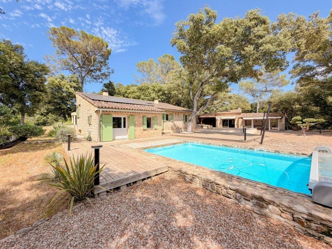 Maison 8 pièces 200 m² · à Carnoules · 200 m² · 1 095 000 €