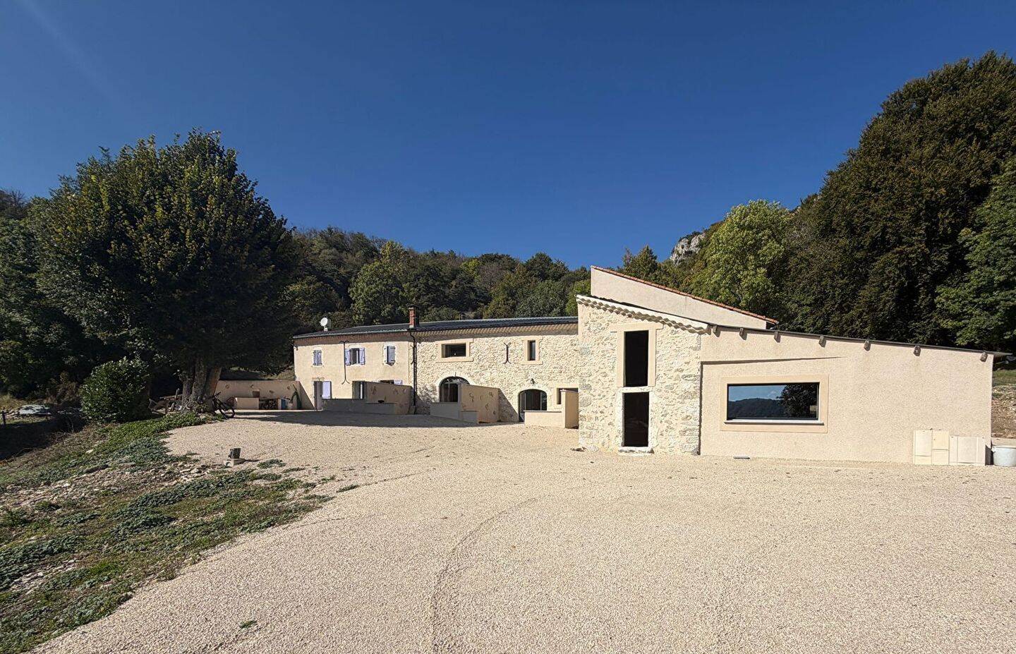 Maison 12 pièces 450 m² · à Le Chaffal · 450 m² · 995 000 €