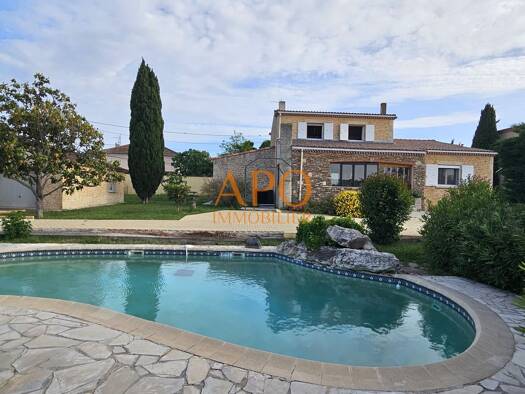 Maison à vendre 650 000 € 5 pièces 3 chambres 173 m² 1 486 m² de terrain Est Gignac-la-Nerthe 13180