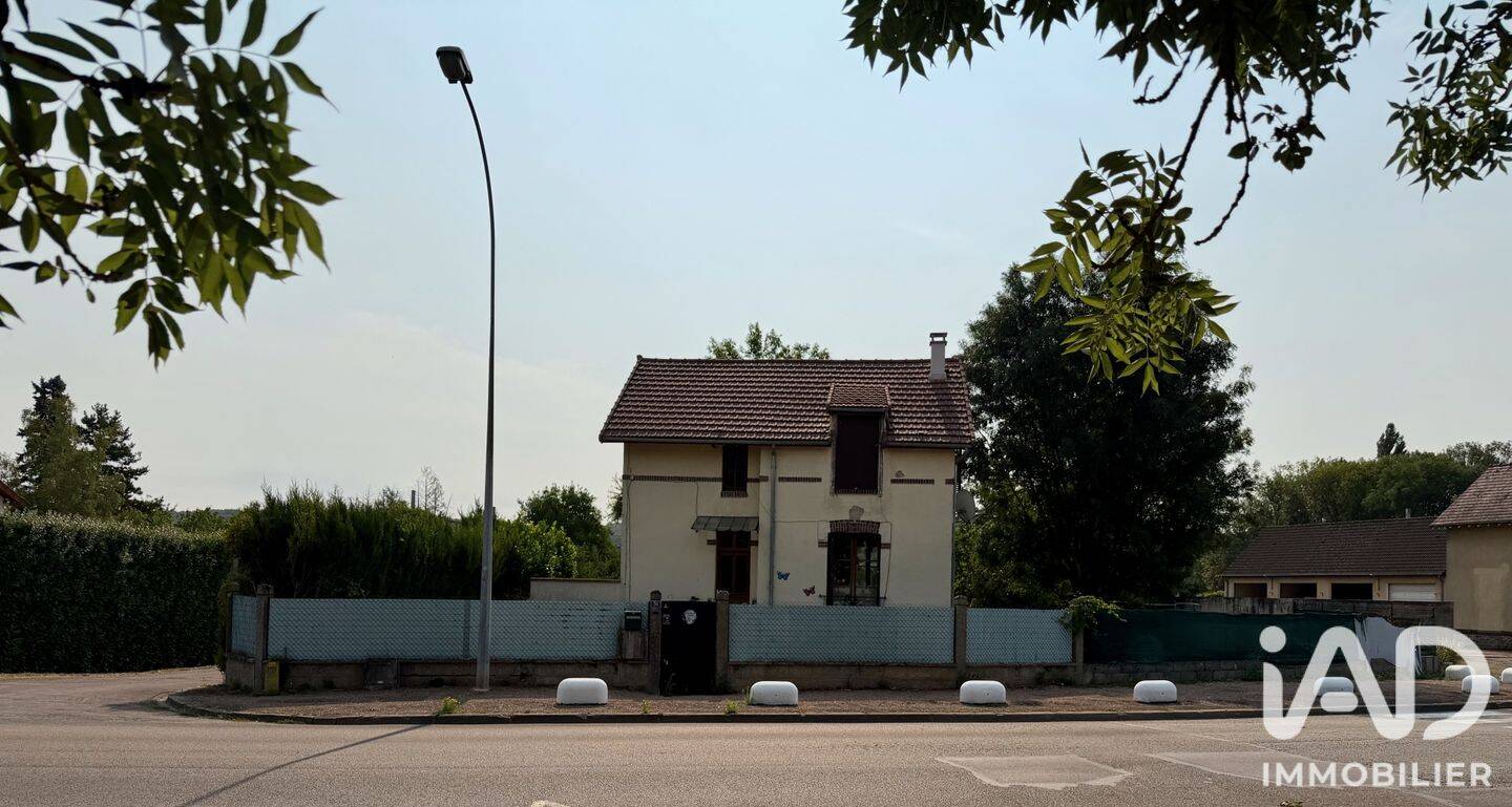 Maison 4 pièces 82 m² · à Saint-Julien-du-Sault · 81,9 m² · 73 000 €
