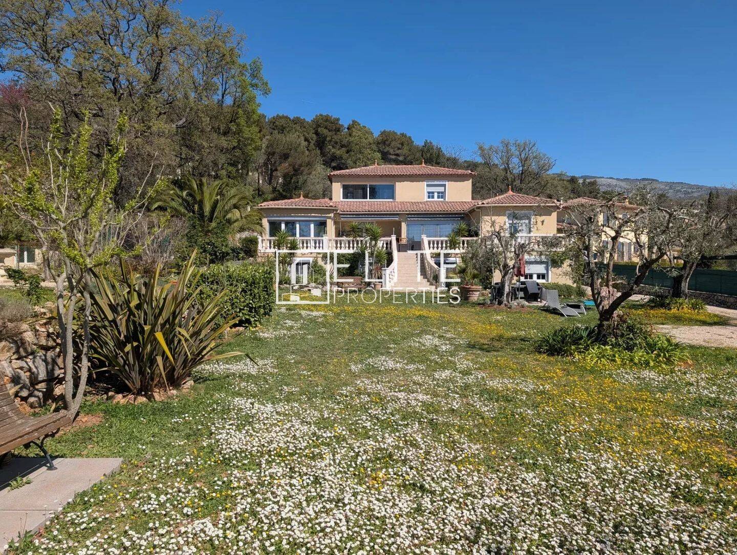 Maison 9 pièces 261 m² · à Cabris · 260,5 m² · 1 155 000 €