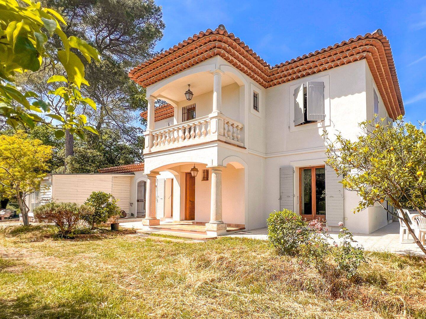 Maison 6 pièces 199 m² · à Roquefort-les-Pins · 199 m² · 949 000 €