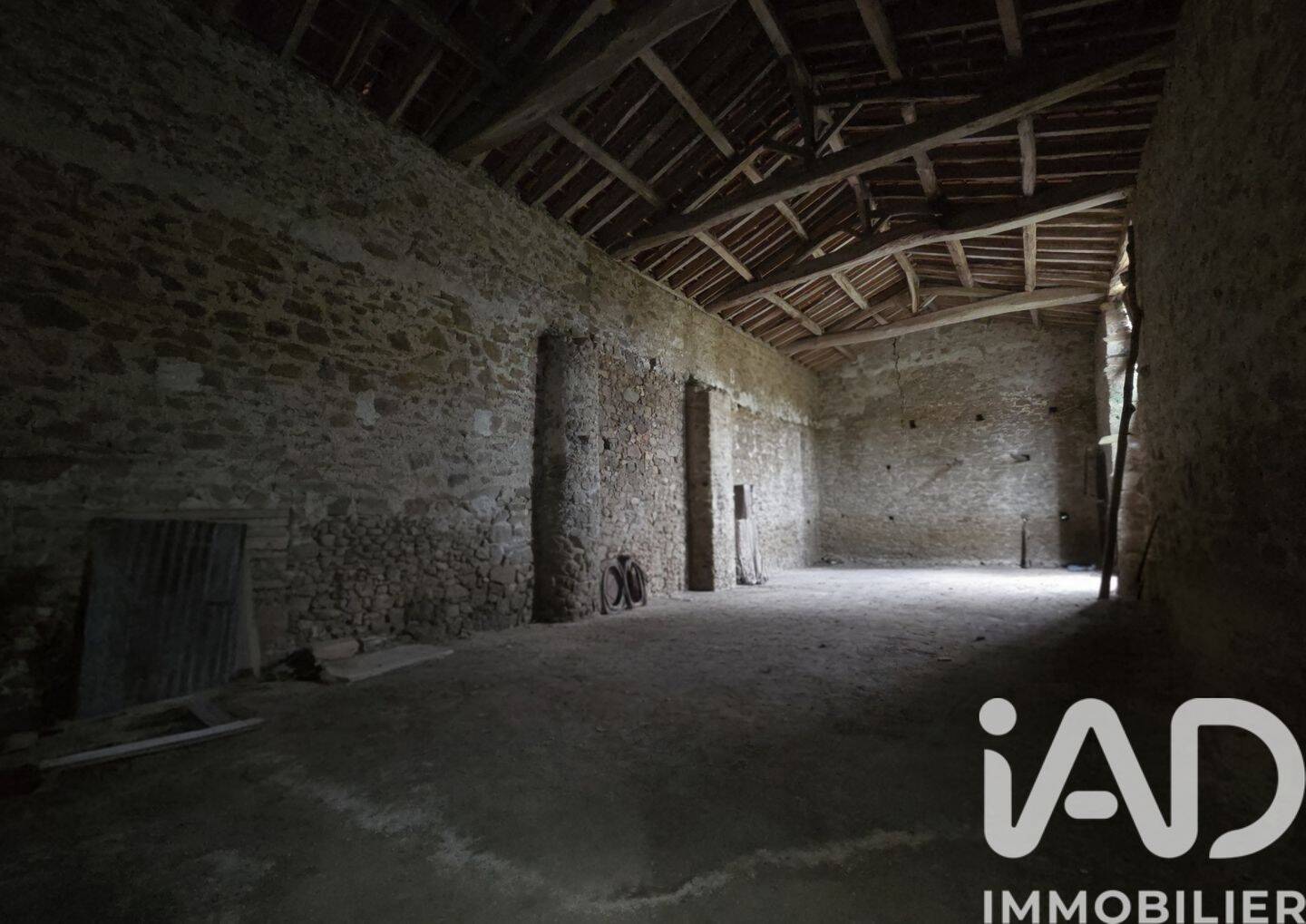 Maison 1 pièce 124 m² · à Saint-Pierre-des-Échaubrognes · 124 m² · 55 000 €