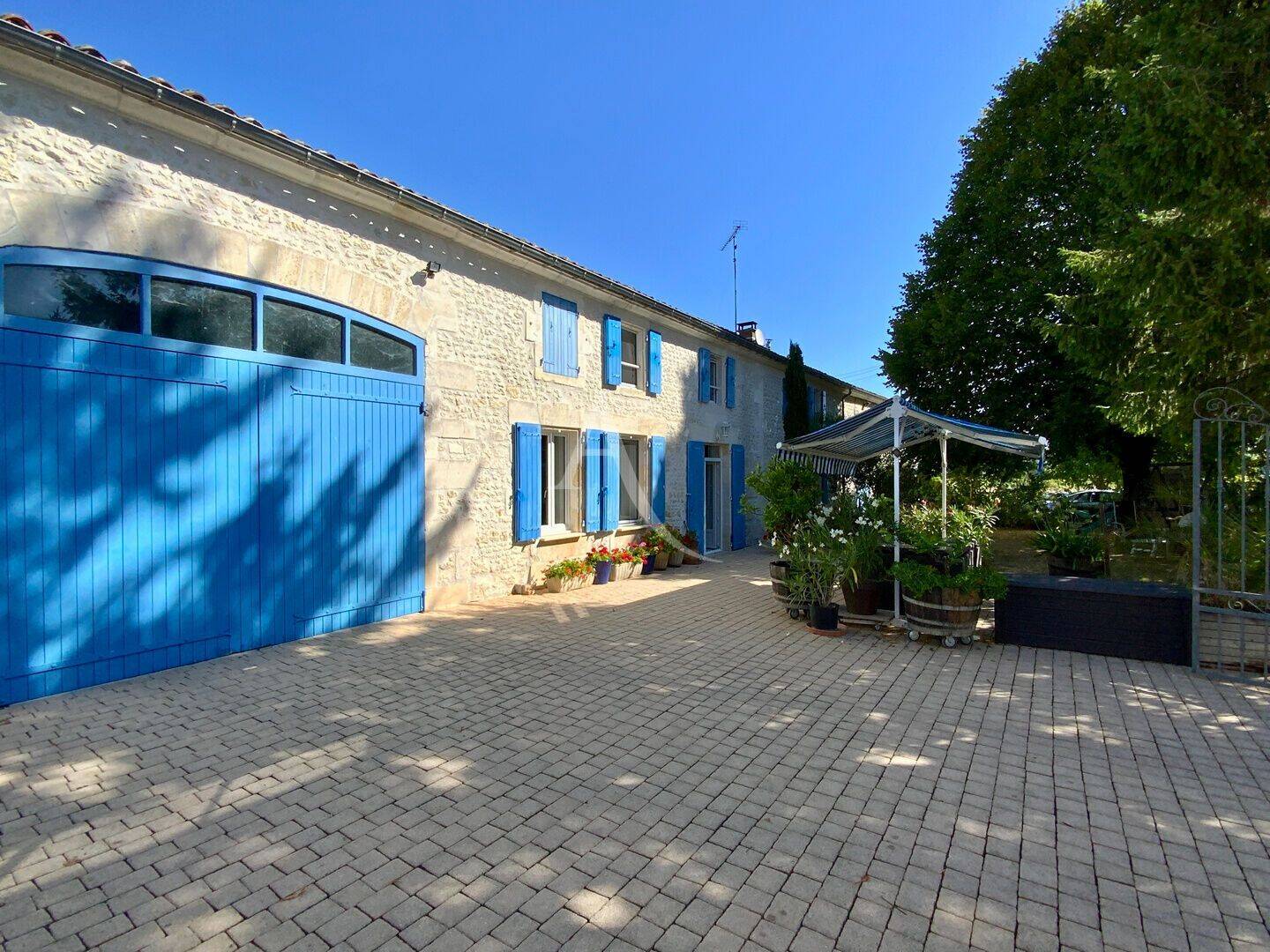 Maison 8 pièces 224 m² · à Jonzac · 224 m² · 299 000 €