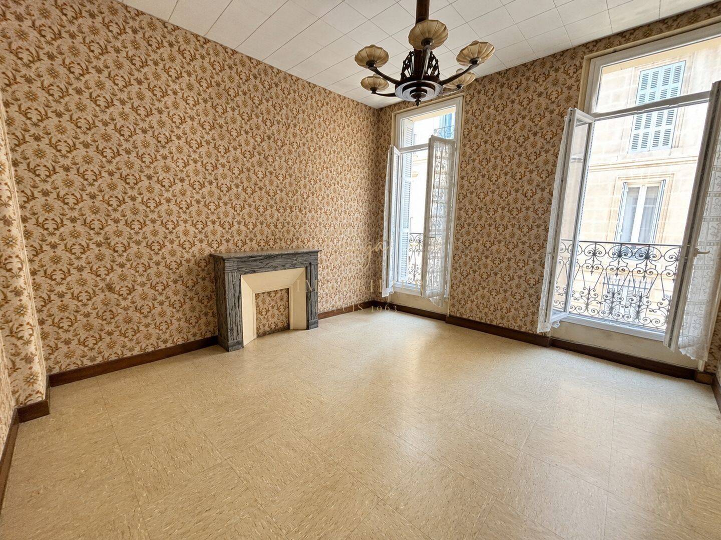Appartement 3 pièces 84 m² · à Marseille 1er Arrondissement · 84 m² · 250 000 €