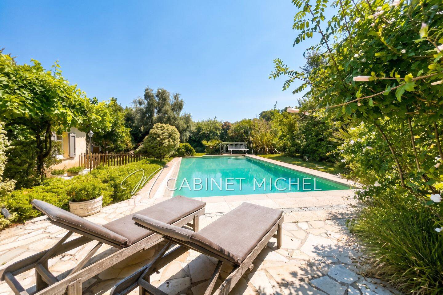 Maison 6 pièces 190 m² · à Roquefort-les-Pins · 190 m² · 1 095 000 €