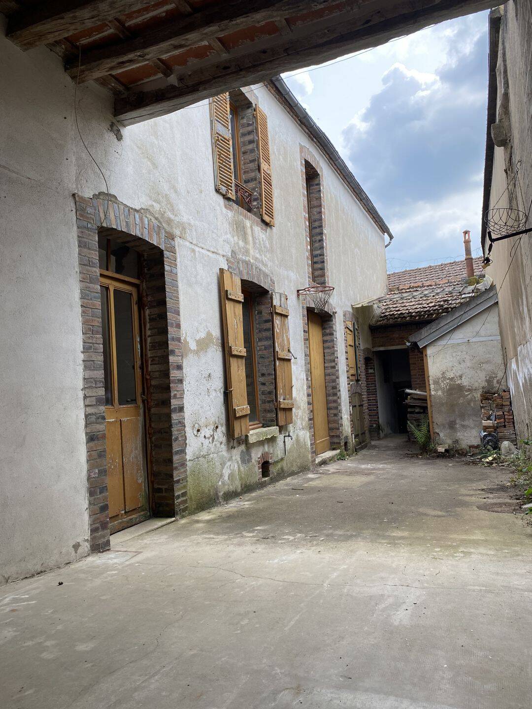 Maison 4 pièces 83 m² · à Saint-Julien-du-Sault · 83 m² · 50 000 €