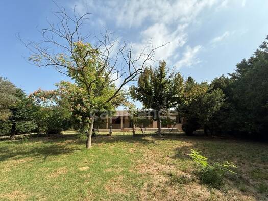 Maison de plain-pied à vendre 396 000 € 6 pièces 4 chambres 155 m² 2 000 m² de terrain Arles 13104