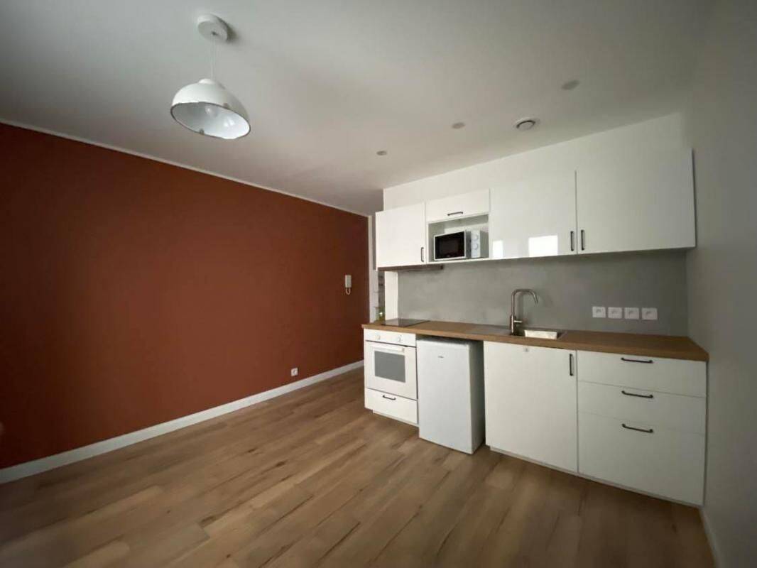 Appartement 1 pièce 37 m² · à Réalmont · 37,3 m² · 345 €/mois