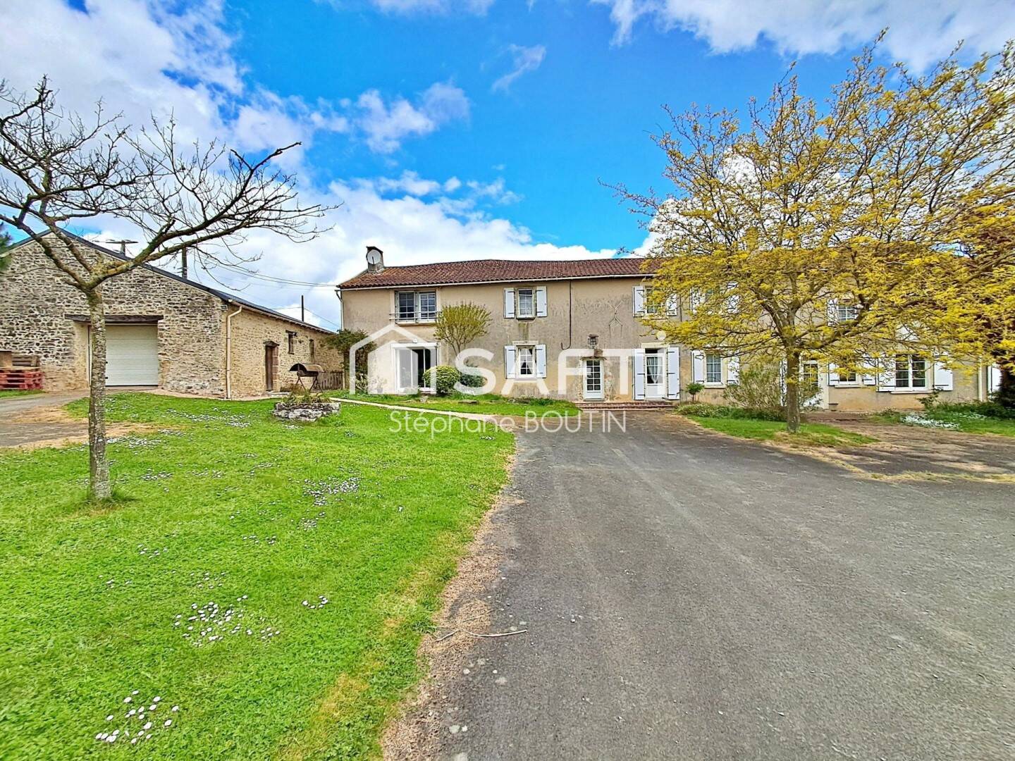 Maison 15 pièces 339 m² · à Rives-du-Fougerais · 339 m² · 251 000 €