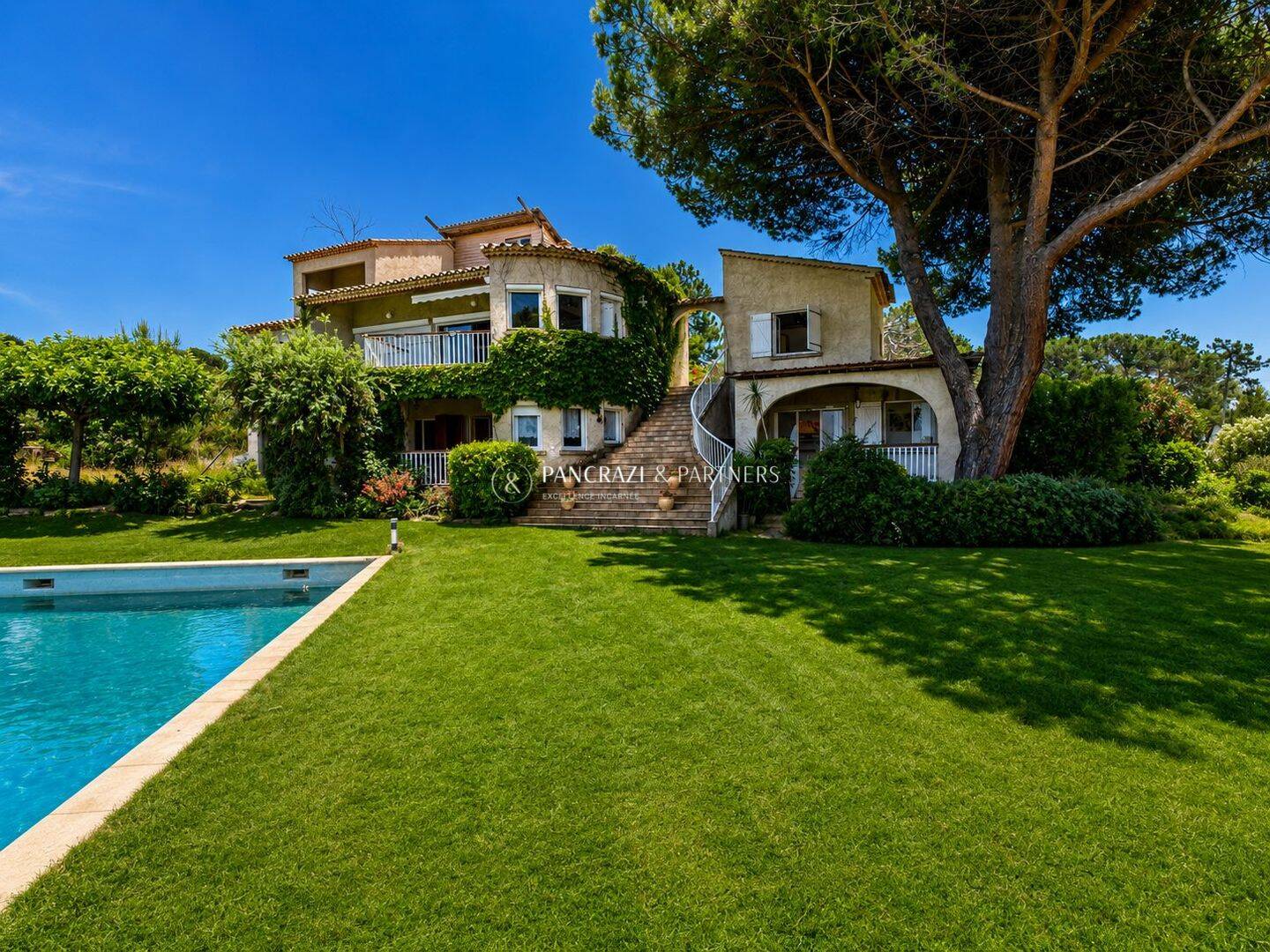 Maison 12 pièces 519 m² · à Grosseto-Prugna · 519 m² · 3 000 000 €