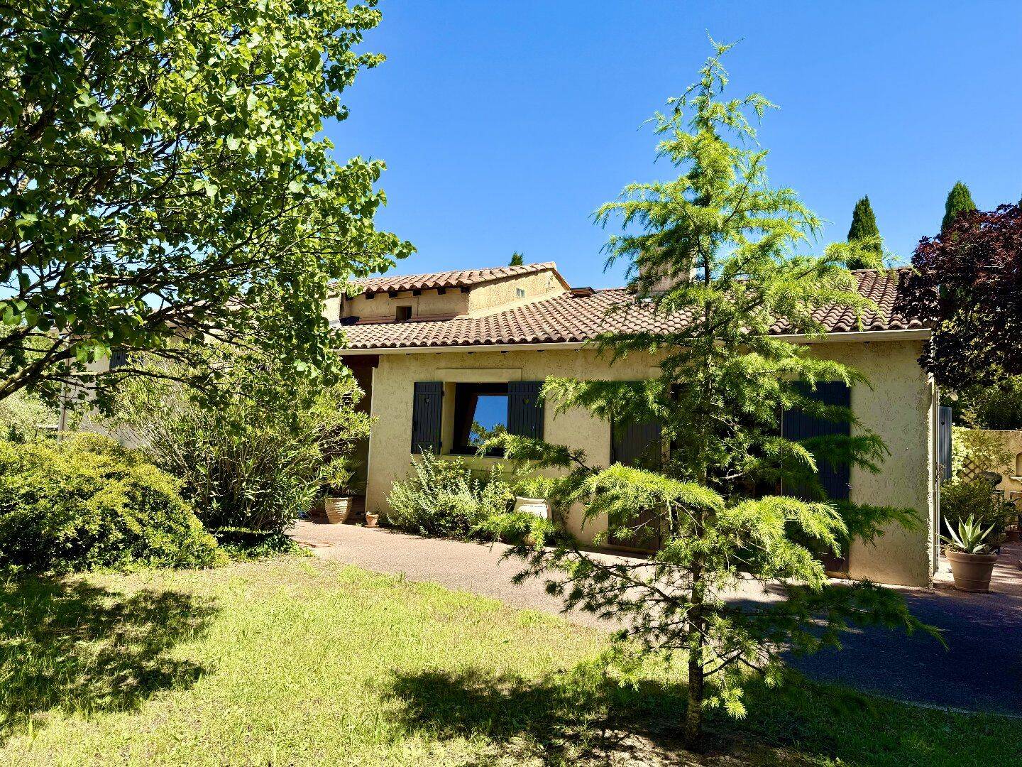 Maison 7 pièces 138 m² · à L'Isle-sur-la-Sorgue · 138 m² · 890 000 €