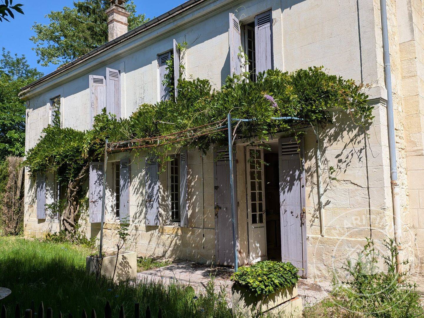 Maison 12 pièces 310 m² · à Tresses · 310 m² · 649 000 €