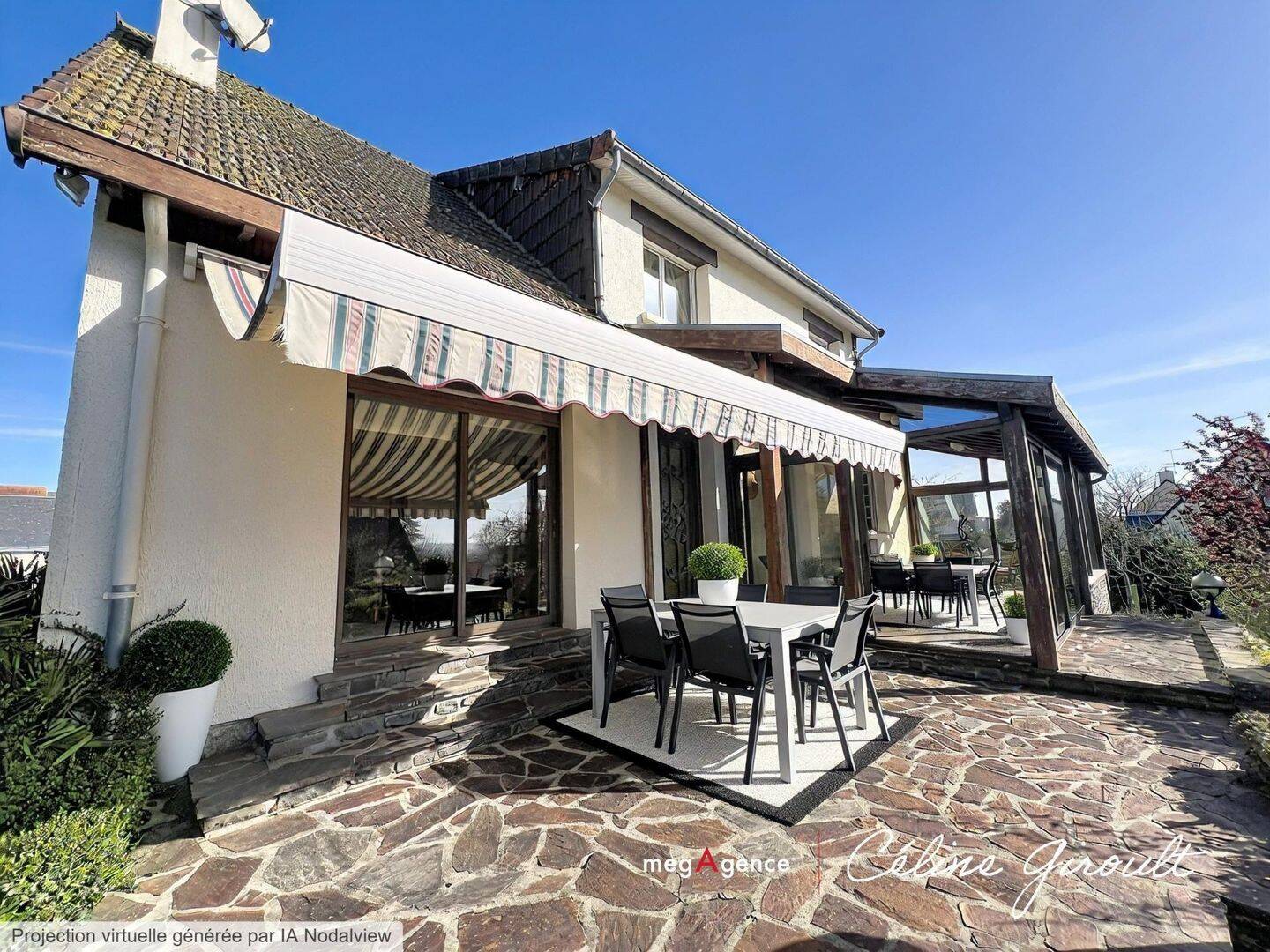 Maison 8 pièces 205 m² · à Saint-Quentin-sur-le-Homme · 205 m² · 272 000 €