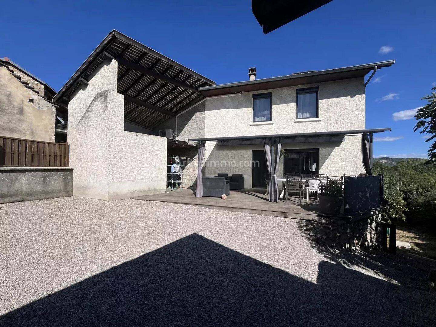 Maison 4 pièces 95 m² · à Lompnas · 95 m² · 239 000 €