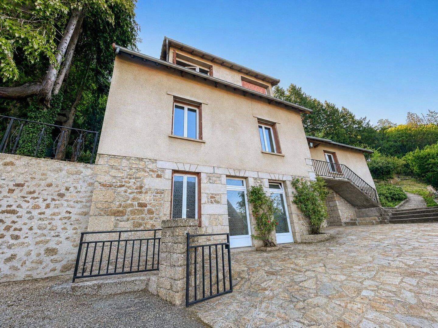 Maison 7 pièces 126 m² · à Aubusson · 126 m² · 138 000 €