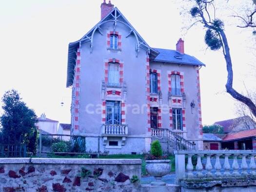 Maison à vendre 295 000 € 15 pièces 5 chambres 237 m² 4 573 m² de terrain Puy-de-Serre 85240