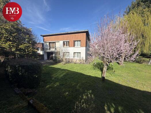 Maison à vendre 168 800 € 9 pièces 4 chambres 170 m² 1 358 m² de terrain Arpajon-sur-Cère 15130