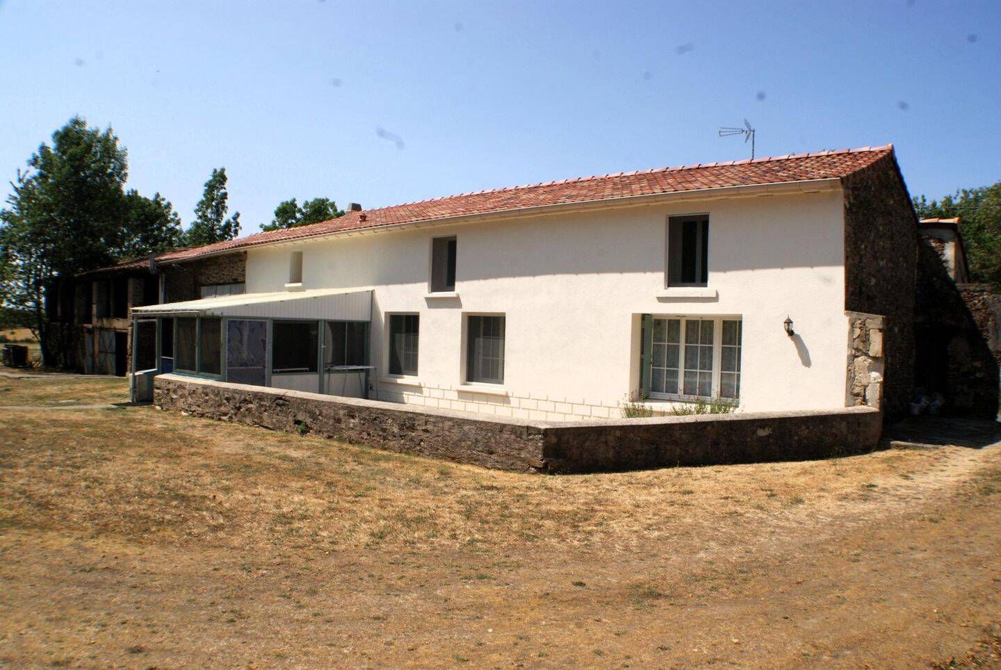 Maison 8 pièces 223 m² · à Saint-Maurice-le-Girard · 223 m² · 220 000 €
