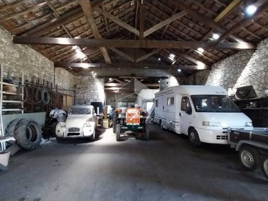 Entrepôt à vendre 77 000 € 283 m² d'espace de stockage Pineuilh 33220