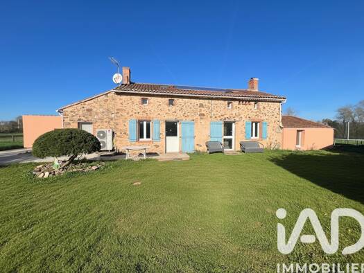 Villa à vendre 159 000 € 6 pièces 4 chambres 146 m² 3 019 m² de terrain Saint Maurice Étusson 79150
