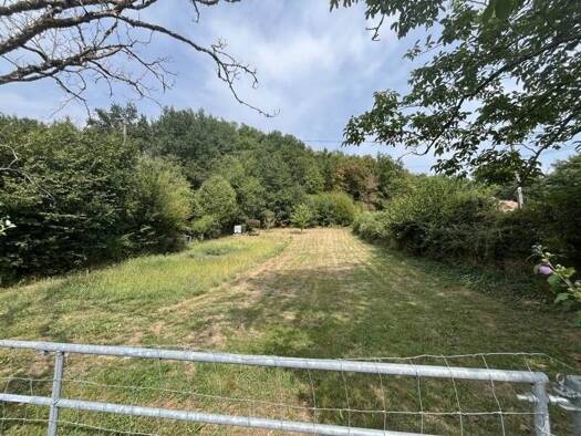 Terrain constructible à vendre 35 000 € 6 560 m² de terrain Altillac 19120