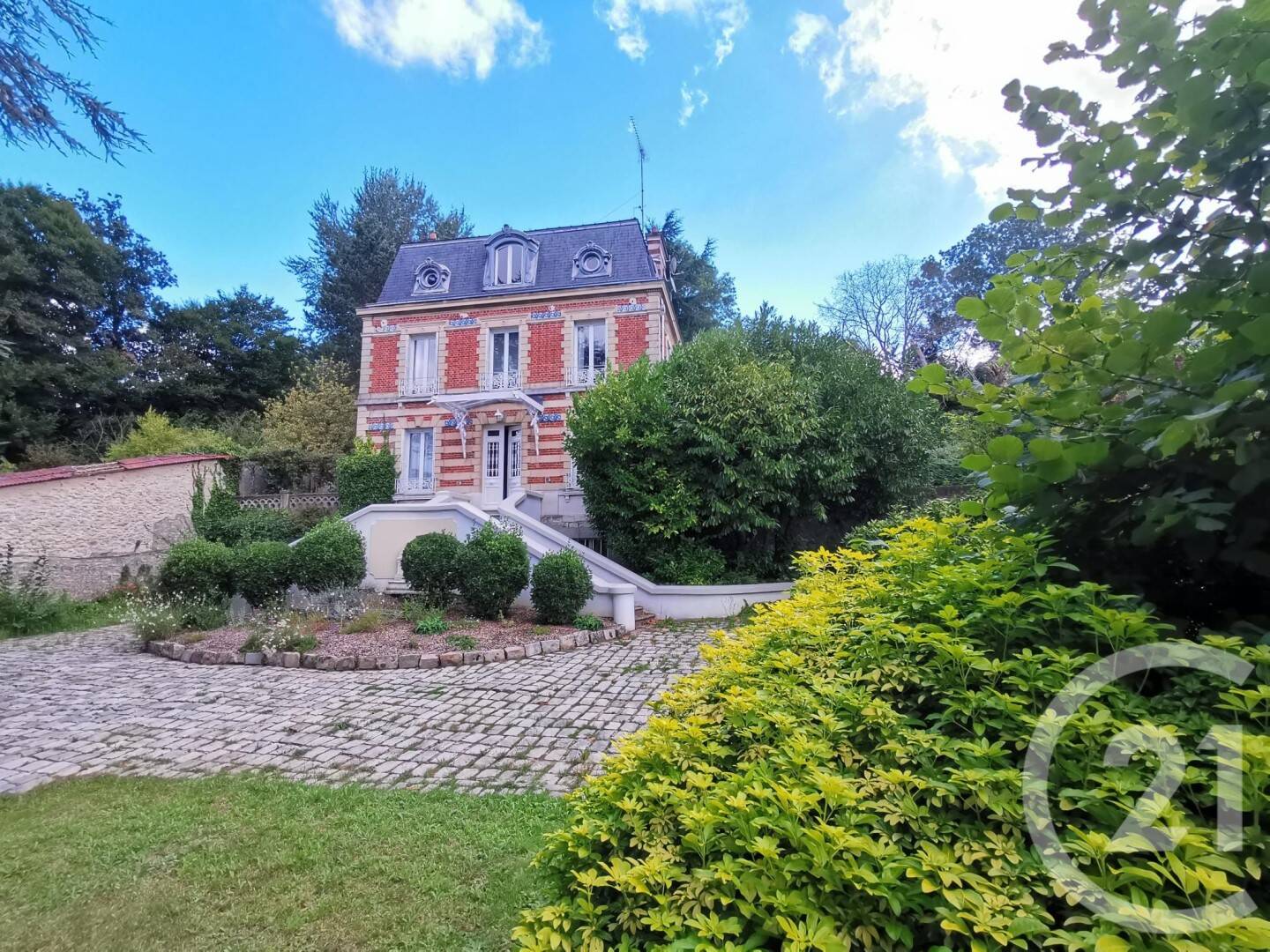 Maison 8 pièces 200 m² · à Ivry-le-Temple · 200 m² · 539 000 €