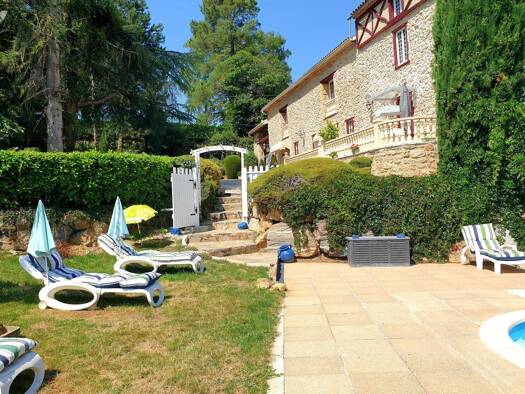 Maison à vendre 912 500 € 22 pièces 680 m² 42 000 m² de terrain Saint-Girons 09200