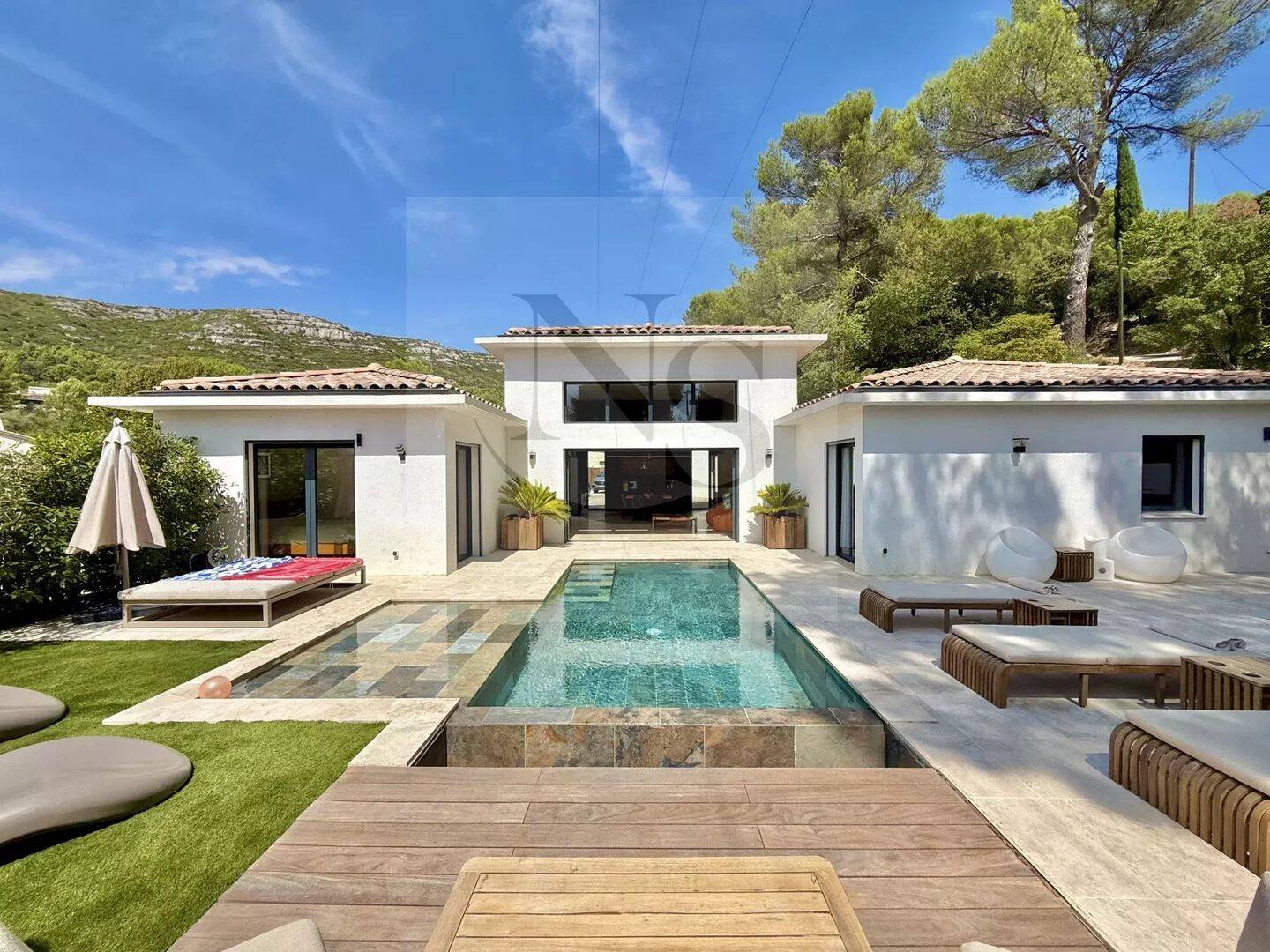 Maison 6 pièces 160 m² · à La Bouilladisse · 160 m² · 890 000 €