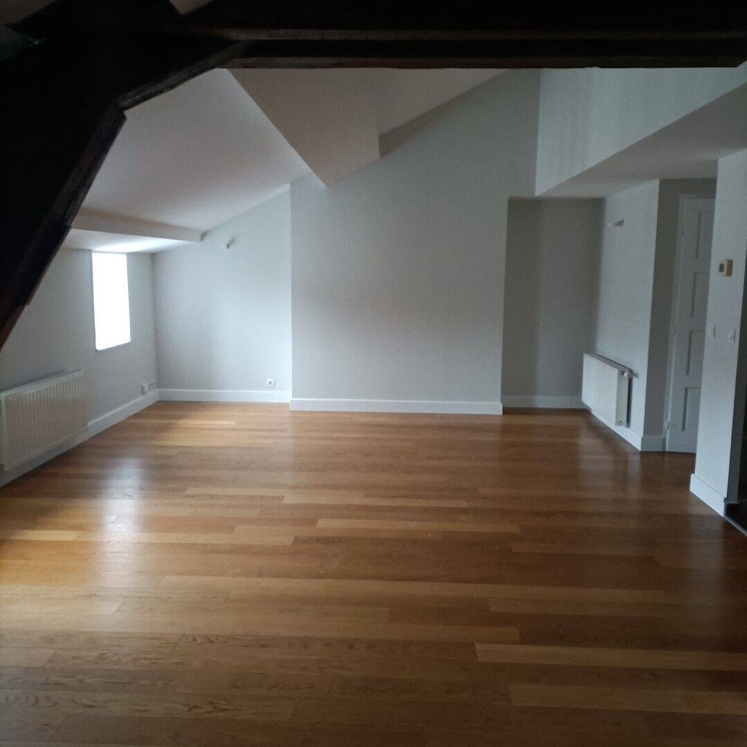 Appartement 2 pièces 59 m² · à Lyon 2ème Arrondissement · 58,9 m² · 1 100 €