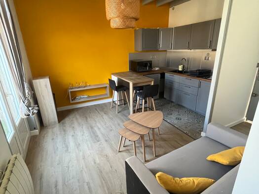 Appartement à louer 590 € 2 pièces 1 chambre 34 m² Étage 1/3 Quartier Nord Niort 79000