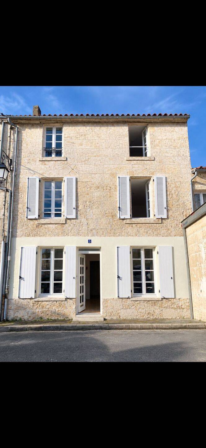 Maison 5 pièces 92 m² · à Fontenay-le-Comte · 92 m² · 1 030 €/mois