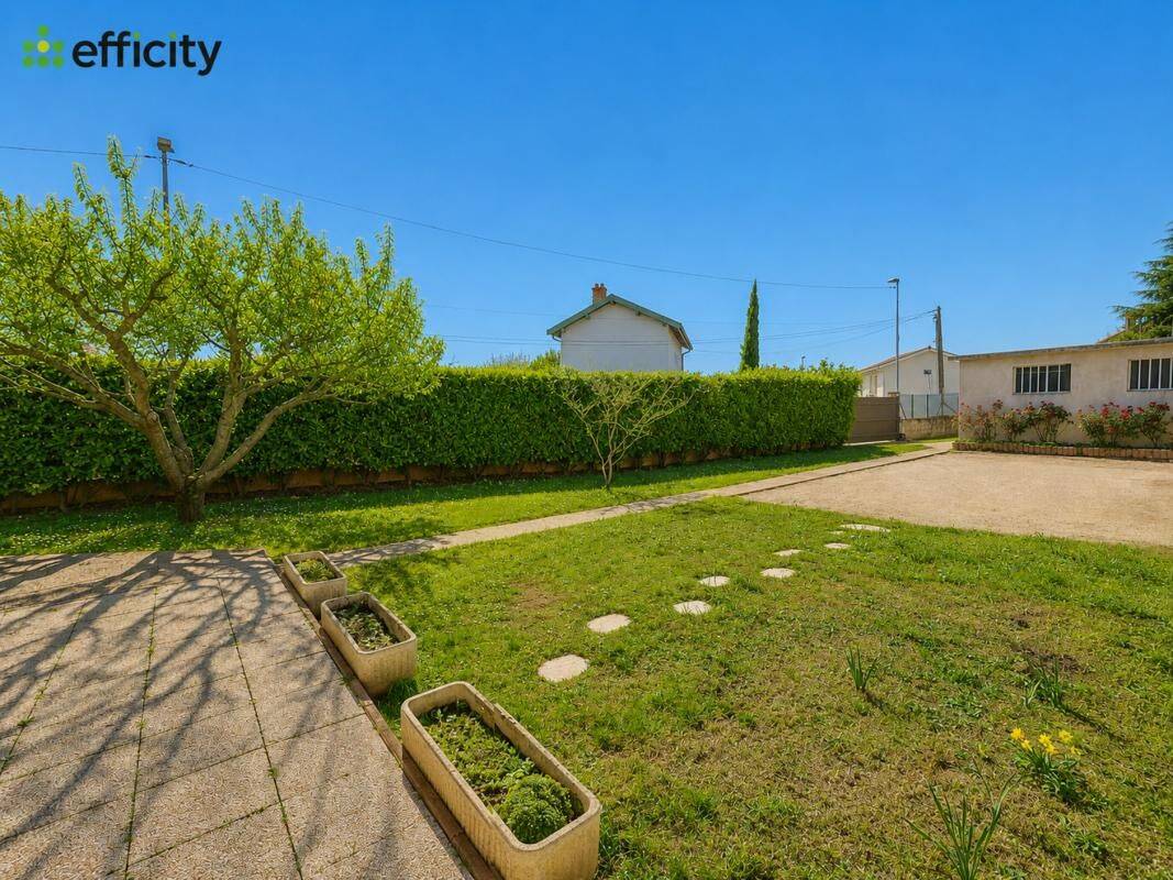 Maison 4 pièces 125 m² · à Caluire-Et-Cuire · 125,4 m² · 450 000 €