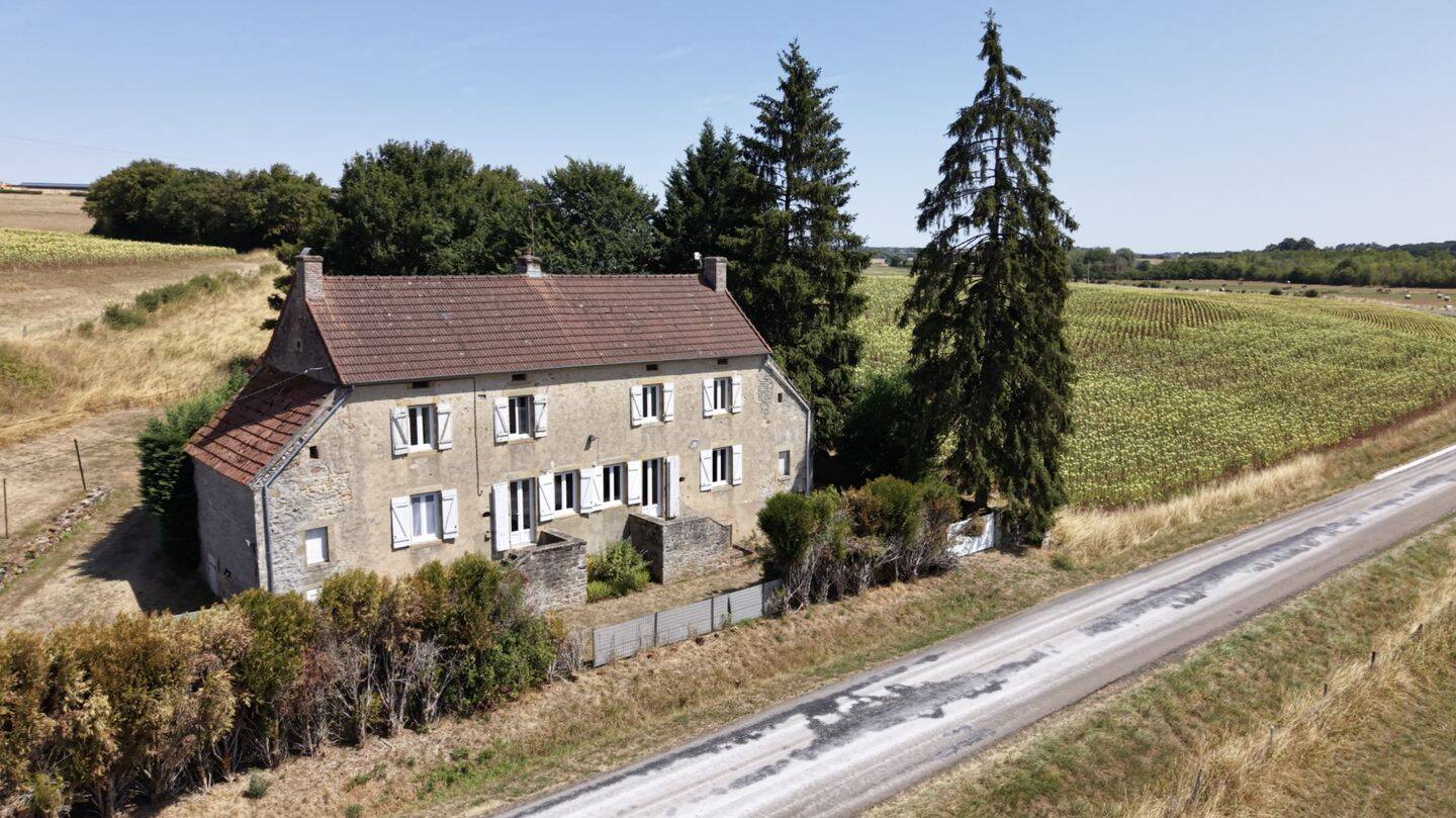 Maison 6 pièces 155 m² · à Ville-Langy · 155 m² · 149 100 €